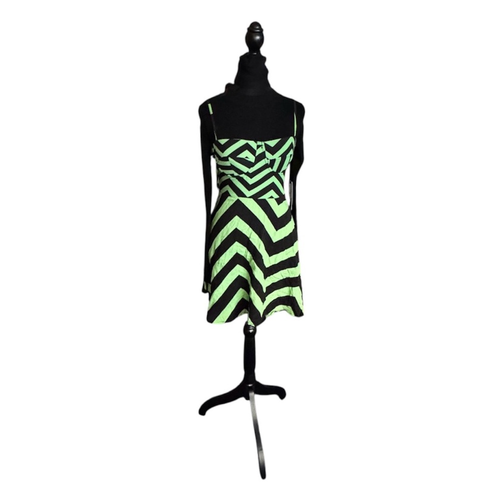 Chevron Pattern Mini Dress in Green and Black